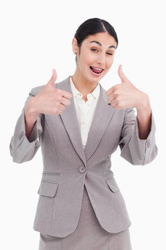 歡呼的女商人伸出大拇指