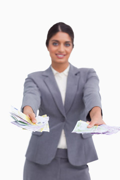 女企業(yè)家交出錢