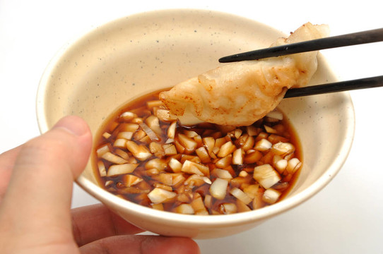 吃炒餃子