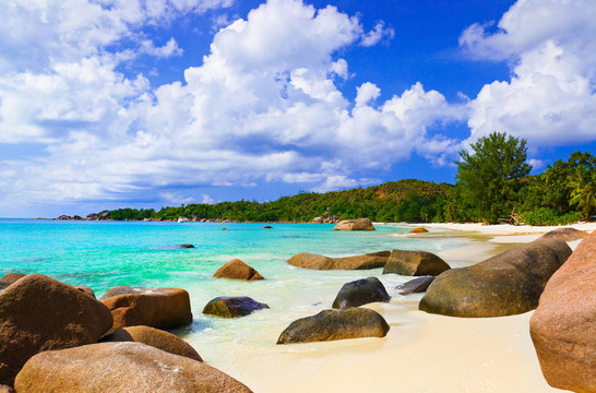Anse Lazio在塞舌爾海灘島普拉蘭島；