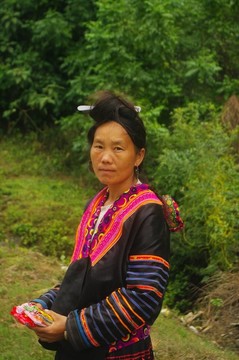 一個(gè)苗族婦女肖像