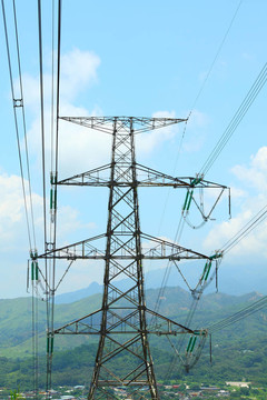 帶電纜的輸電塔