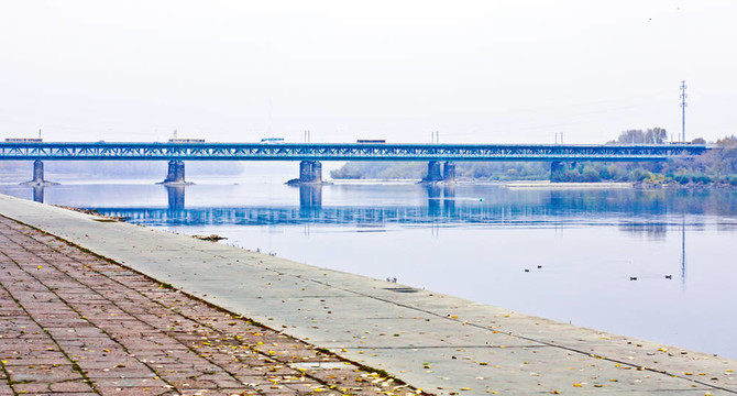 在華沙維斯瓦河河大橋