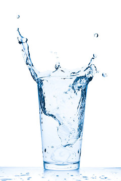 水濺在玻璃上