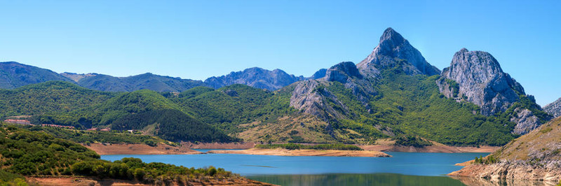藍(lán)湖山水全景