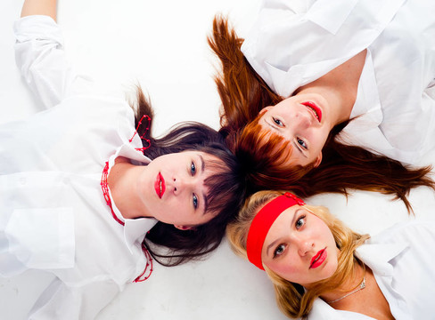 三個(gè)漂亮的女孩