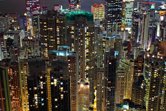 建筑在夜晚