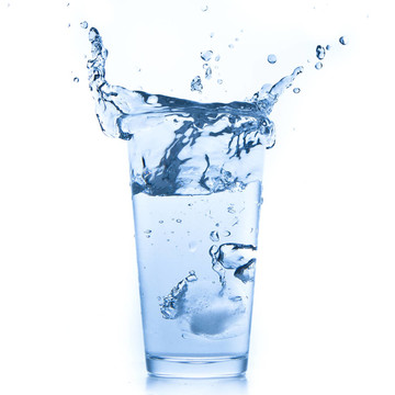 水濺在玻璃上