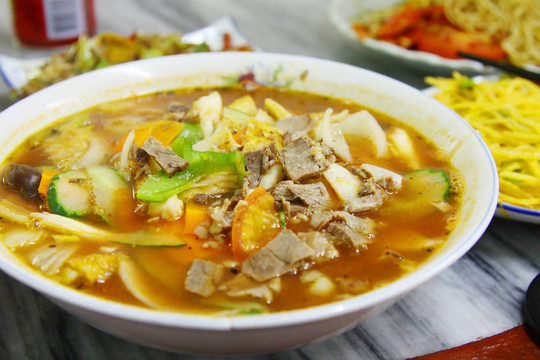 中國新疆風(fēng)味牛肉面