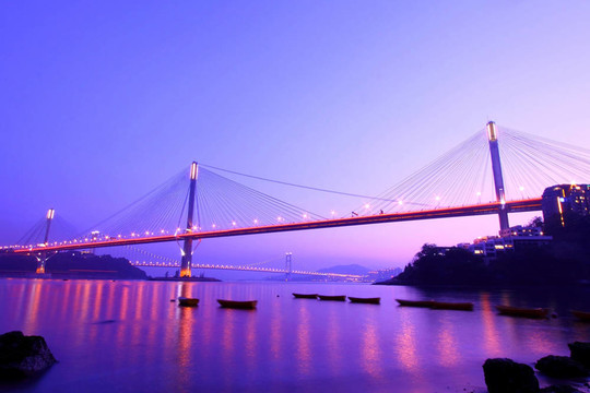 晚上在香港汀九橋