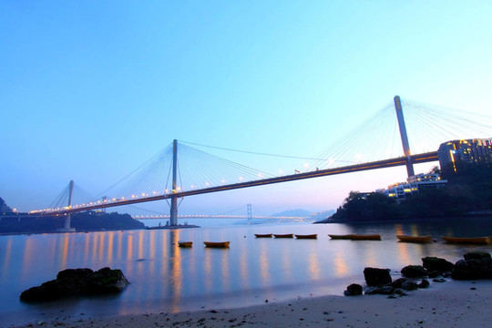 晚上在香港汀九橋