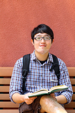 亞洲大學(xué)生男孩