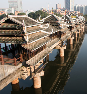水上廊橋