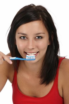 漂亮的女孩和Toothbrush