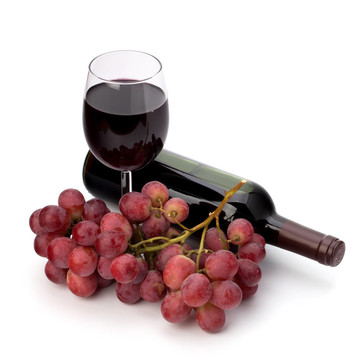 全紅酒酒杯；酒瓶和葡萄