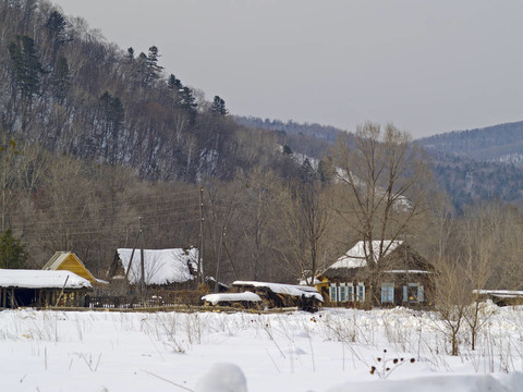在冬天，大河村