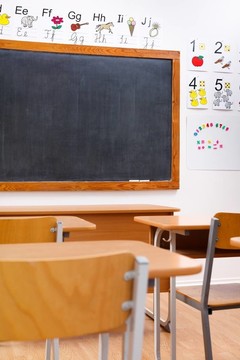 空的；裝飾的小學教室