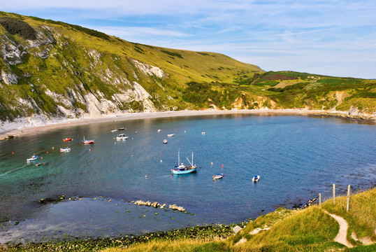 Lulworth Cove。
