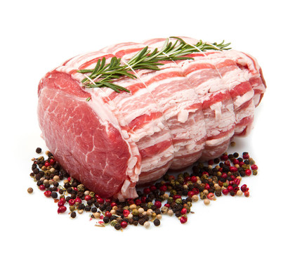 用迷迭香和胡椒牛肉新鮮烤