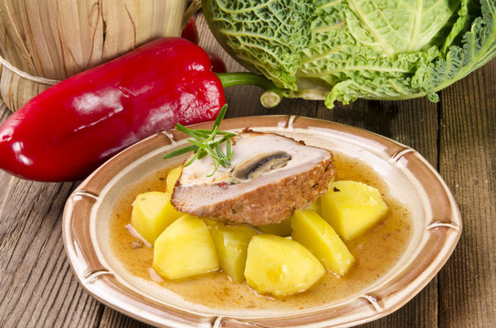 肉牛肉與辣椒橄欖