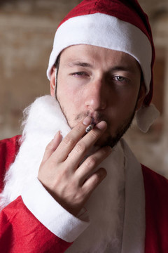 壞圣誕老人吸煙香煙