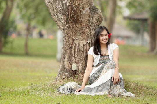 一個(gè)美麗的亞洲年輕女人的畫像