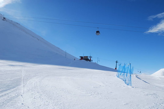 雪山滑雪纜車