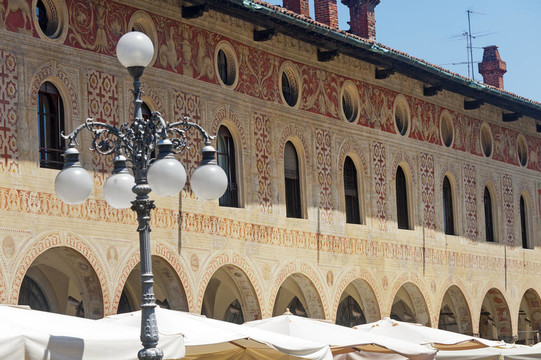 維杰瓦諾；Piazza Ducale