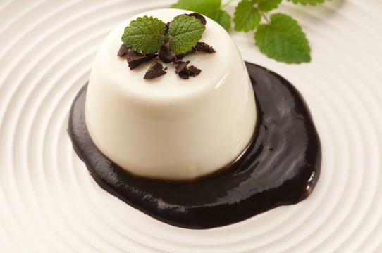 Panna Cotta用巧克力和香草豆