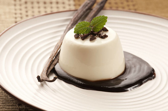 Panna Cotta用巧克力和香草豆