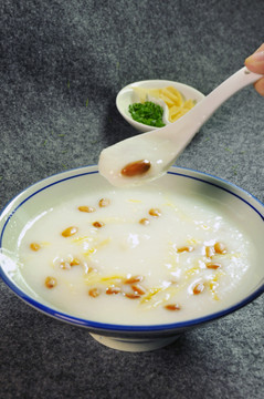 柴魚(yú)花生粥