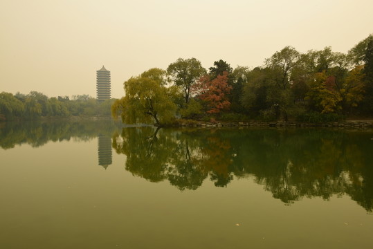 北大未名湖秋色