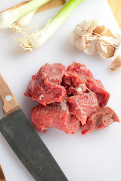 新鮮的生牛肉