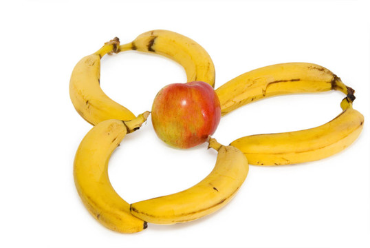 白色背景下的香蕉和苹果