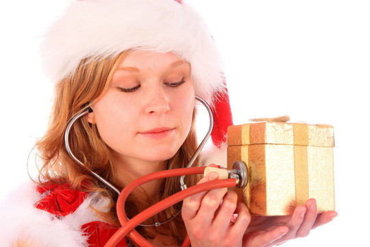Santa小姐正在敲響一個金色的禮物盒