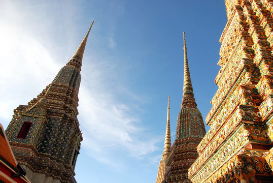 最高最大的佛塔在Wat Pho