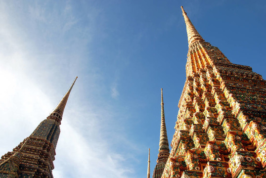 最高最大的佛塔在Wat Pho