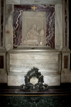 內(nèi)部Dante s Tomb