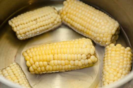 煮玉米棒