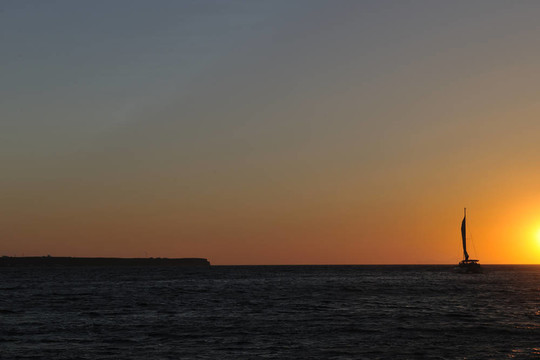 希臘浪漫日落在海上