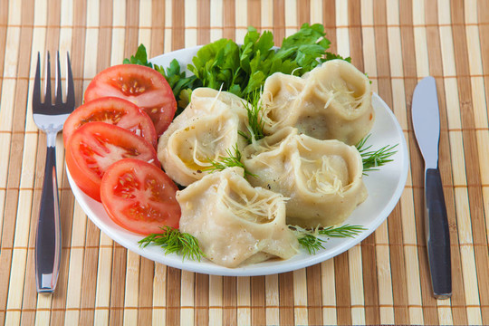 美味的hinkali番茄沙拉