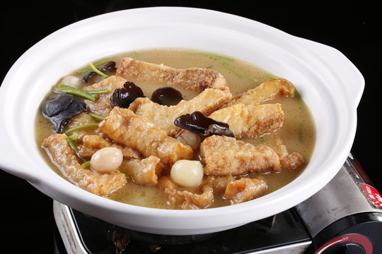 黃燜酸辣魚腩