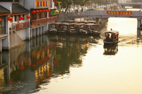 在七寶水鎮(zhèn)在中國(guó)上海的日落