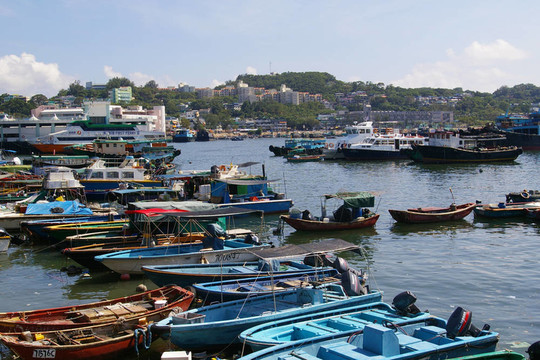 香港- 8月30日；它是Cheung Chau碼頭；香港月30日；2008。