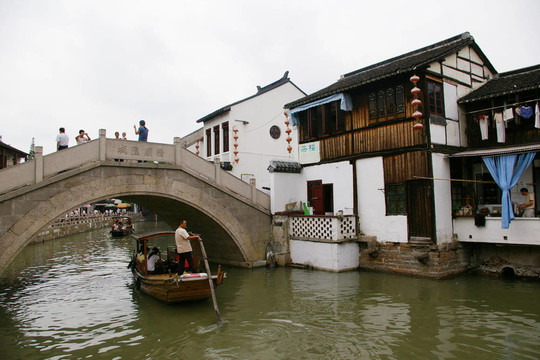 朱家角水村在上海；中國。