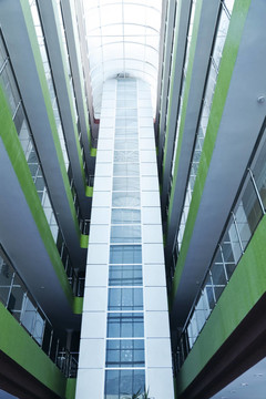 現(xiàn)代建筑室內(nèi)玻璃陽(yáng)臺(tái)