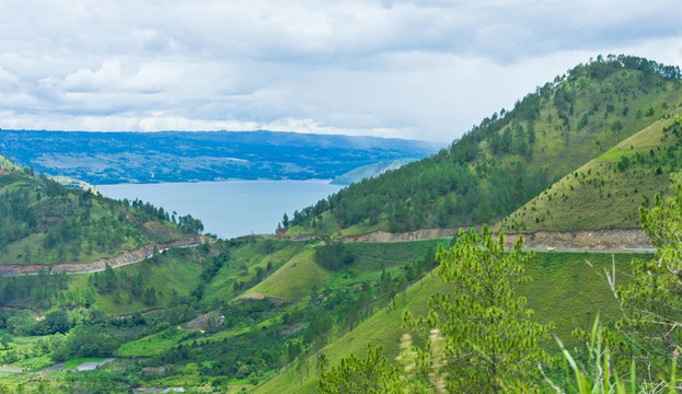 在Sumatra和多巴湖山觀
