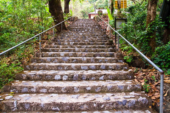 公園里的石頭樓梯