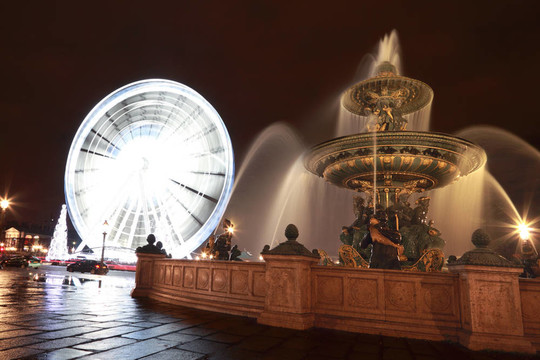 Fontaine des Mers；圣誕樹在巴黎協(xié)和廣場費里斯的車輪。