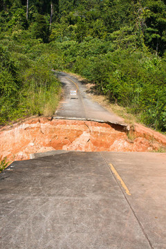 瀝青路突破